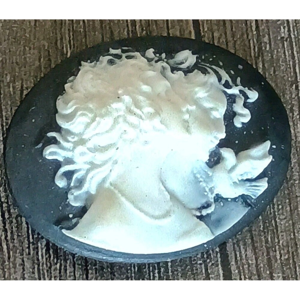 Cameo Ladies Dove Black White Resin Button Cover